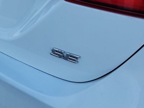 Used 2023 Toyota Camry SE image 10