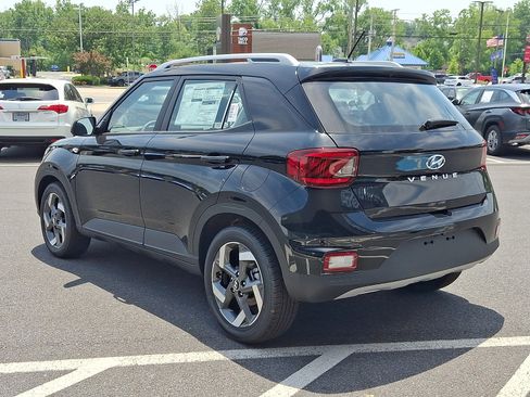 New 2026 Hyundai Venue SEL FWD image 4