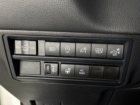 Used 2024 Toyota Tundra Limited AWD/4WD image 24