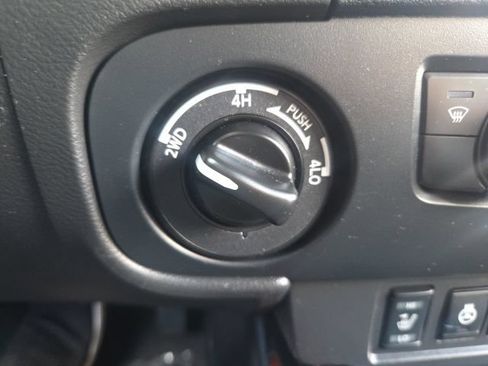 Used 2026 Nissan Frontier PRO-4X AWD/4WD image 25