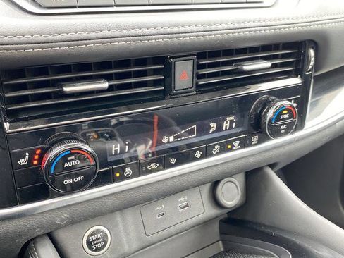 Used 2023 Nissan Rogue SL image 19