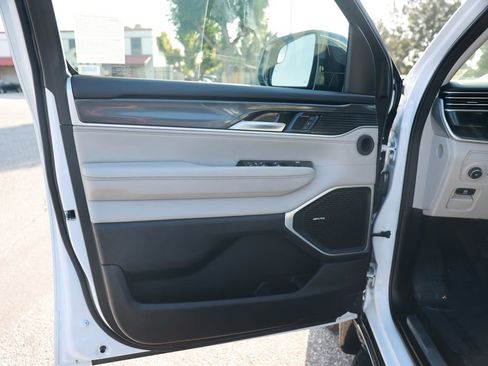 Used 2023 Jeep Wagoneer L 4WD w/ Rear Seat Video Group 1 image 17