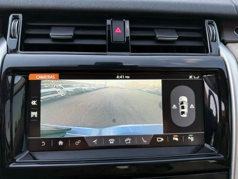 Used 2019 Land Rover Discovery HSE image 40