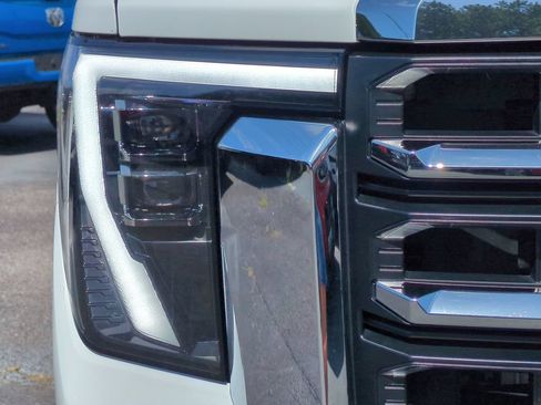 Used 2025 GMC Sierra 2500 SLT w/ SLT Convenience Package AWD/4WD image 11