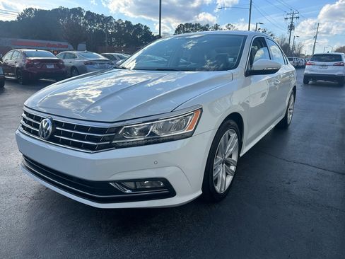 Used 2018 Volkswagen Passat 2.0T SE image 3
