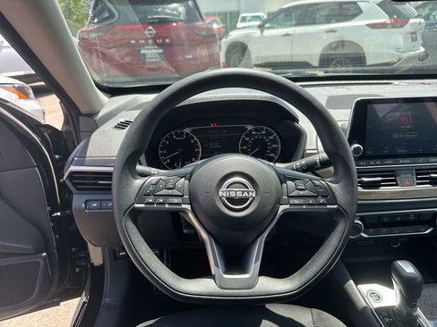 Used 2024 Nissan Altima 2.5 SV FWD image 14