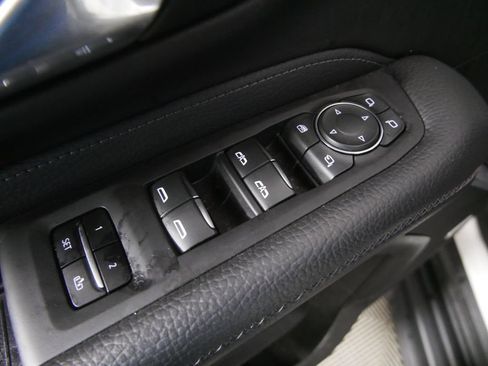 Used 2024 GMC Yukon Denali w/ Advanced Technology Package AWD/4WD image 14