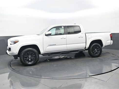 Used 2022 Toyota Tacoma SR5 w/ Technology Package image 23