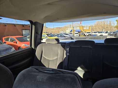 Used 2005 GMC Sierra 2500 SLE w/ Heavy-Duty Power Package image 17