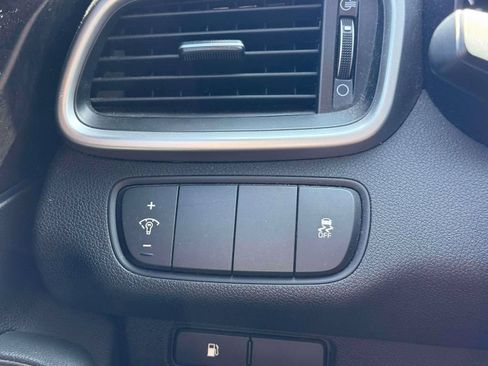 Used 2018 Kia Sorento FWD image 15