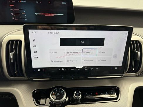 New 2025 Ford Expedition Active image 34