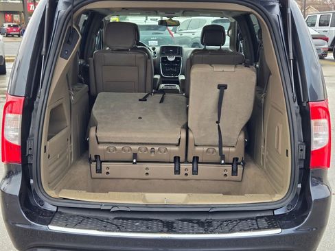 Used 2014 Chrysler Town & Country Touring image 19