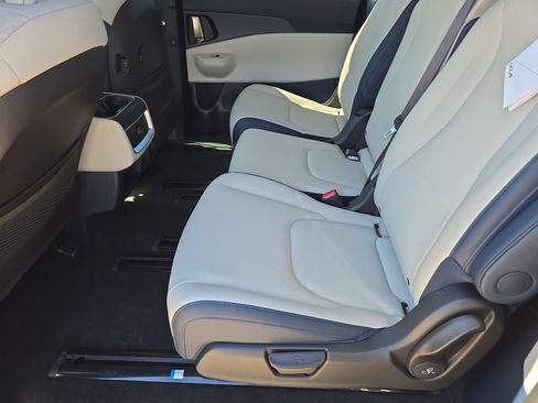 New 2026 Kia Carnival EX FWD image 17