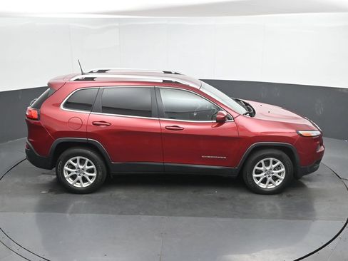 Used 2017 Jeep Cherokee Latitude w/ Cold Weather Group AWD/4WD image 30