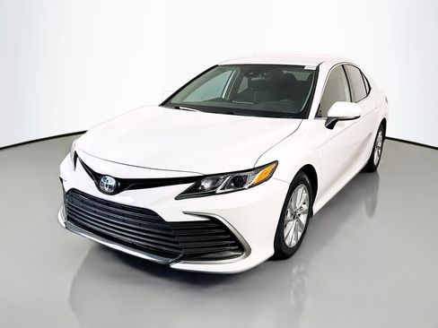 Used 2023 Toyota Camry LE FWD image 4