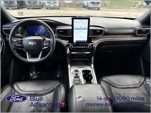 Used 2023 Ford Explorer Platinum w/ Technology Package image 2