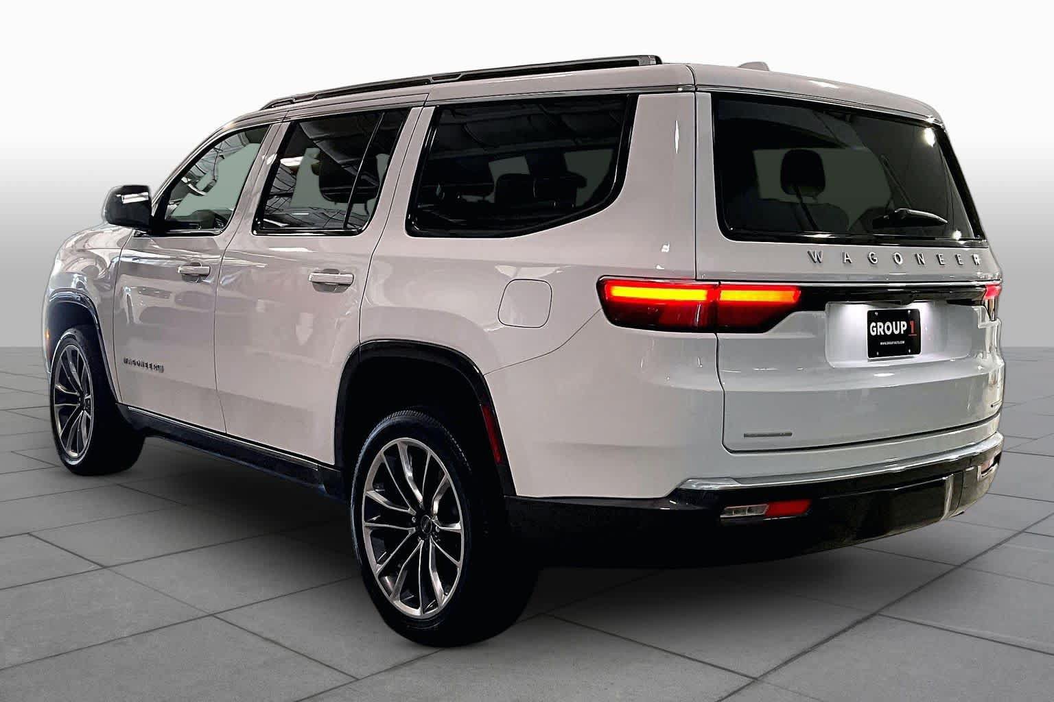 Used 2022 Jeep Wagoneer Series III w/ Premium Group I AWD/4WD image 10