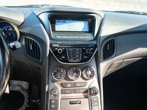 Used 2013 Hyundai Genesis 2.0T image 16