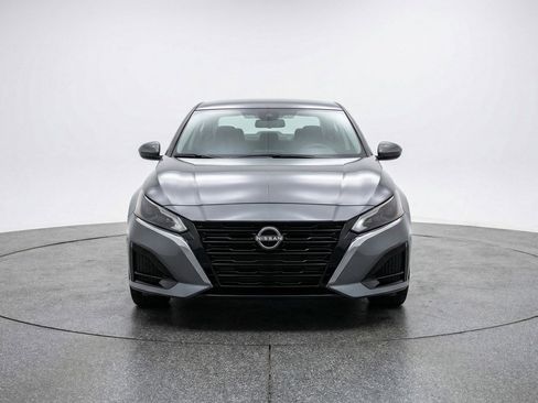 Used 2025 Nissan Altima 2.5 SV image 2