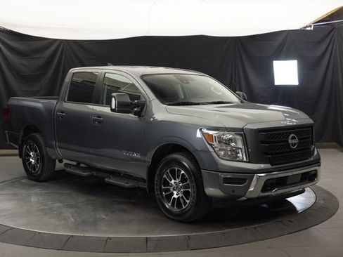 Used 2024 Nissan Titan SV w/ SV Convenience Package image 2