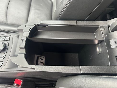 Used 2024 GMC Terrain SLT image 27