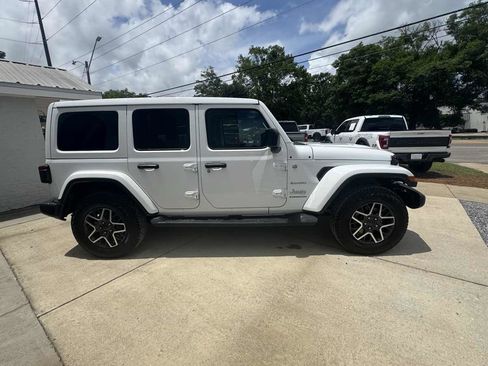 Used 2024 Jeep Wrangler Unlimited Sahara w/ Technology Group AWD/4WD image 5