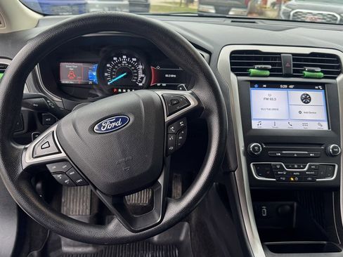 Used 2018 Ford Fusion SE w/ Fusion SE Technology Package image 17