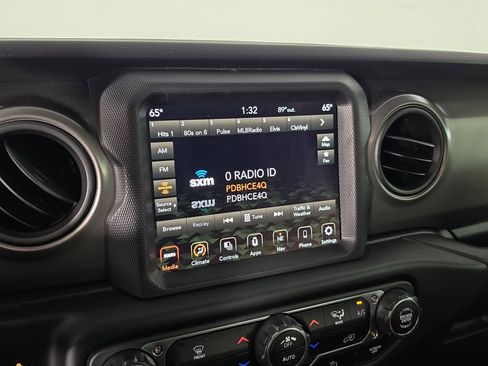 Used 2023 Jeep Gladiator Sport AWD/4WD image 23