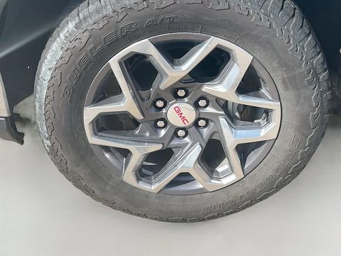 Used 2026 GMC Sierra 1500 SLT w/ SLT Premium Plus Package AWD/4WD image 30