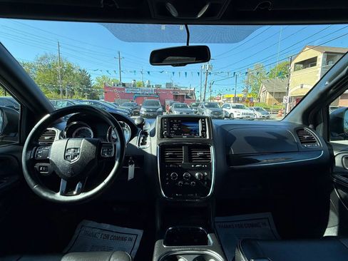Used 2015 Dodge Grand Caravan SXT image 47