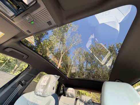 New 2025 Volkswagen ID.4 Pro S Plus image 34