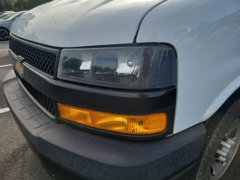 Used 2021 Chevrolet Express 2500 w/ Driver Convenience Package image 4