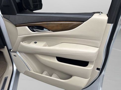 Used 2019 Cadillac Escalade Luxury image 39