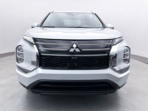 New 2025 Mitsubishi Outlander ES image 2
