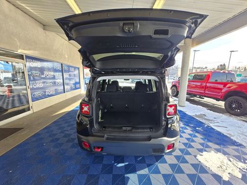 Used 2023 Jeep Renegade Trailhawk image 7