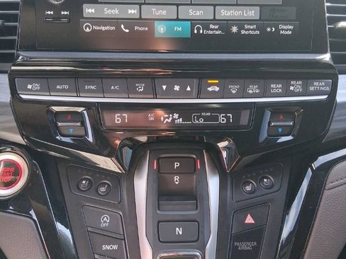 Used 2025 Honda Odyssey Elite image 13
