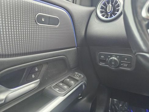 Used 2022 Mercedes-Benz EQB 350 4MATIC image 40