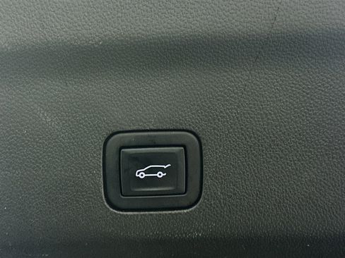 Used 2023 Chevrolet Tahoe Premier image 33