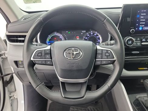 Used 2023 Toyota Highlander XLE FWD image 26