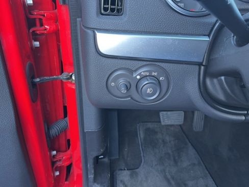 Used 2005 Chevrolet SSR w/ Preferred Equipment Group image 25