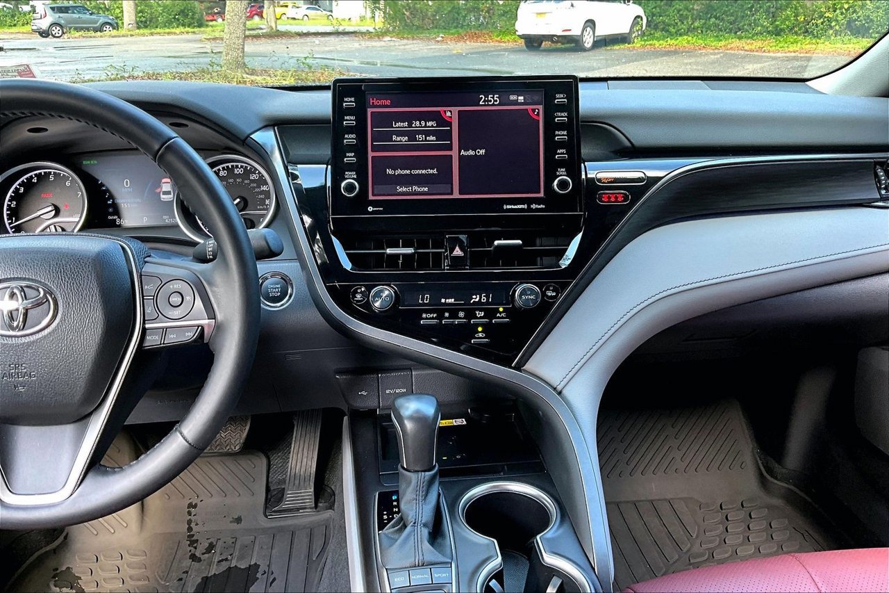 Used 2024 Toyota Camry XLE FWD image 9