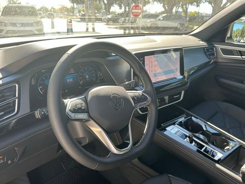 New 2026 Volkswagen Atlas Cross Sport SE FWD image 10