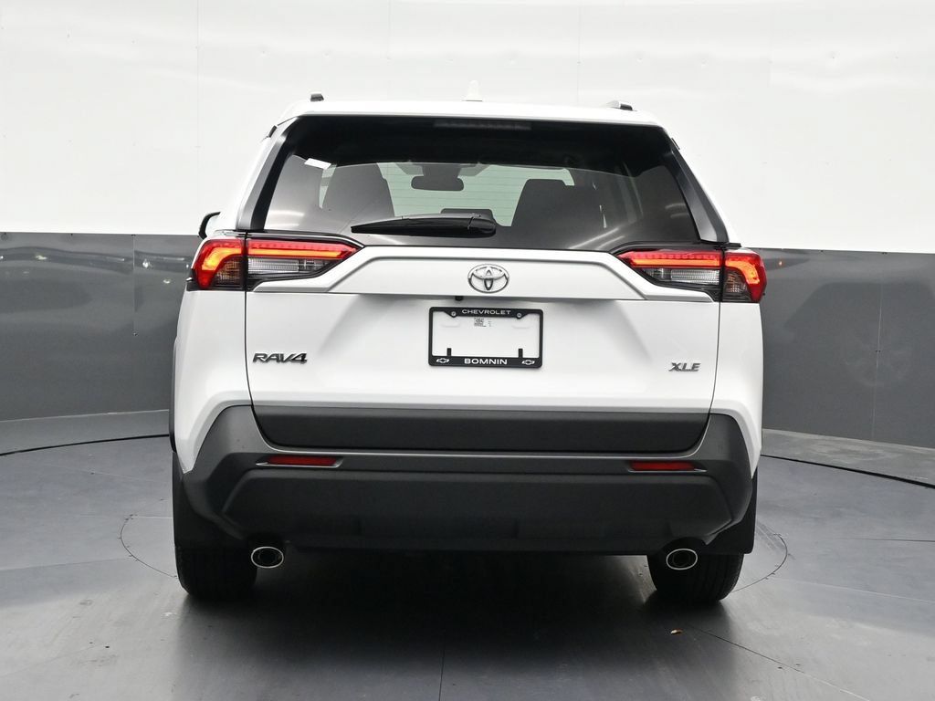 Used 2025 Toyota RAV4 XLE w/ Convenience Package FWD image 4