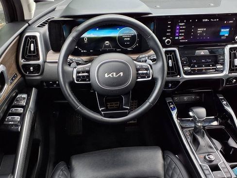 Used 2022 Kia Sorento SX Prestige AWD/4WD image 4