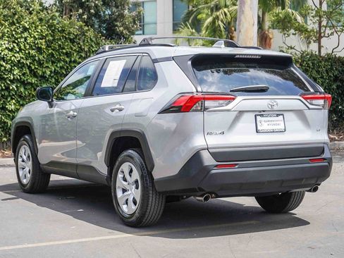 Used 2021 Toyota RAV4 LE w/ Carpet Mat Package (TMS) FWD image 5