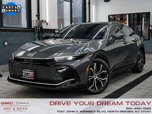 Used 2023 Toyota Crown XLE image 1