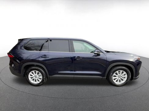 Used 2025 Toyota Grand Highlander XLE image 16