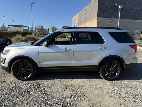 Used 2017 Ford Explorer XLT w/ Equipment Group 202A image 2