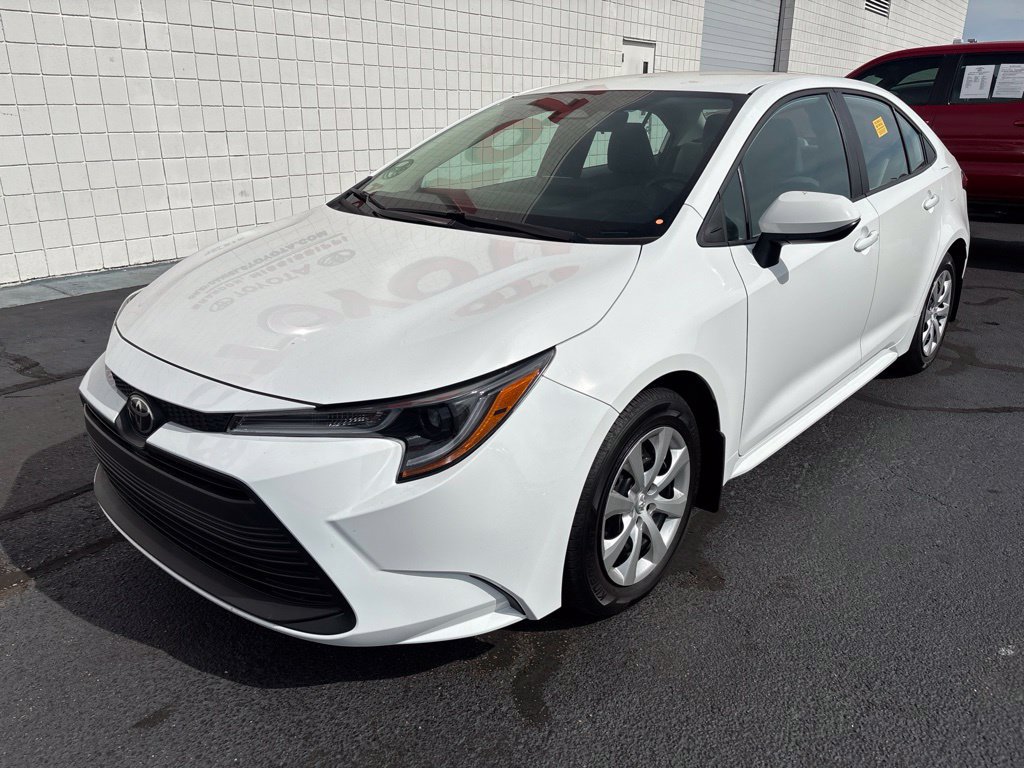 Used 2025 Toyota Corolla LE FWD image 1