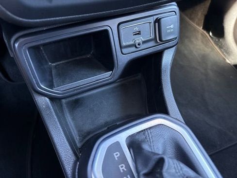 Used 2019 Jeep Renegade Latitude FWD image 22